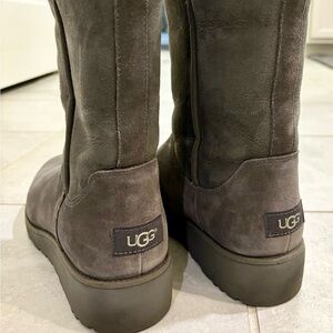 UGG Amie Boot in Gray.  LIKE NEW condition.  Size 9